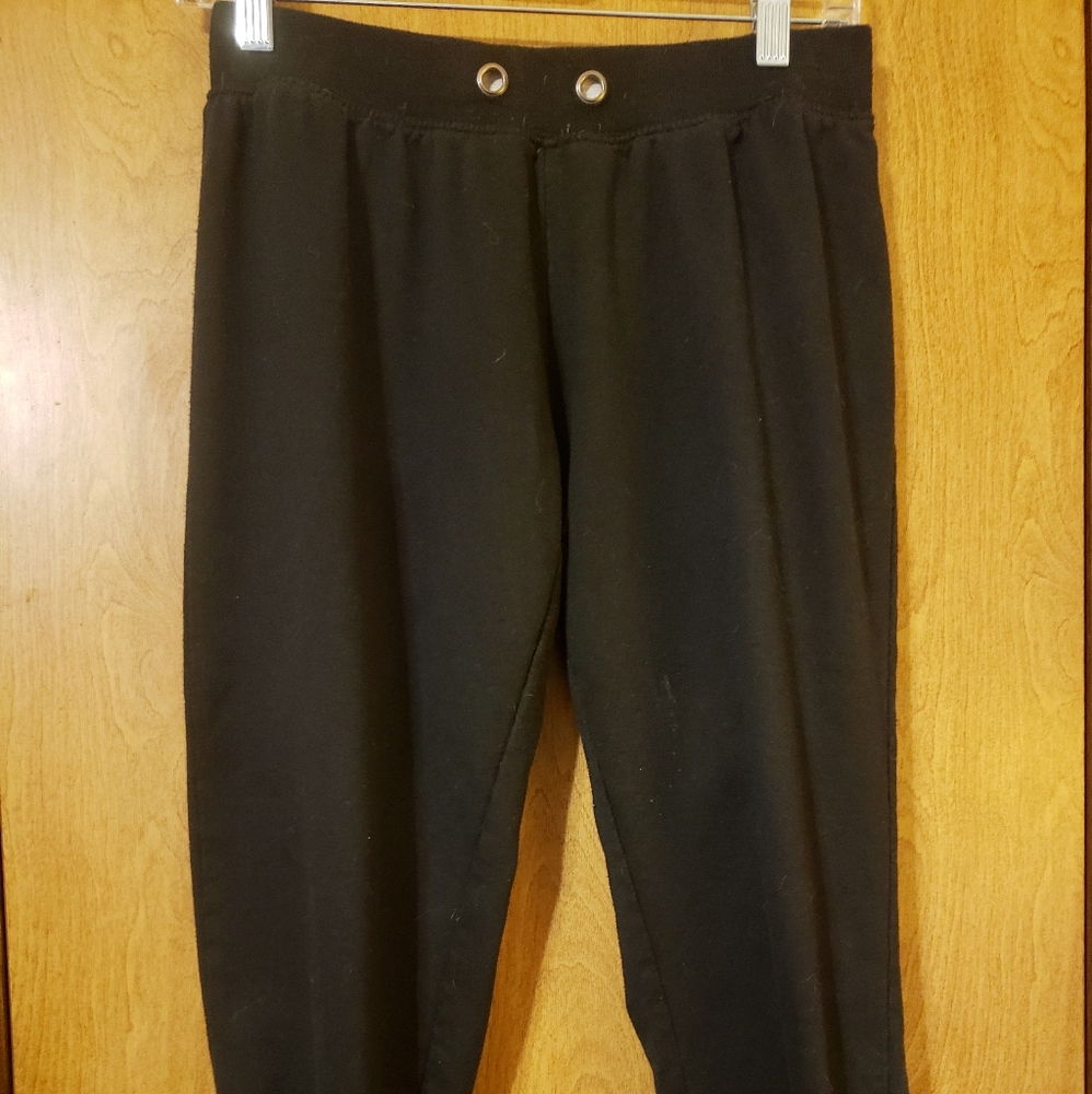 Bottom Up Black Capri